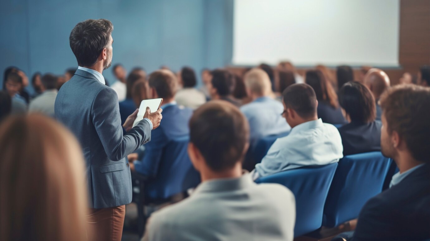 Đào tạo (training) là quá trình cung cấp kiến thức, kỹ năng, và thái độ cần thiết cho nhân viên